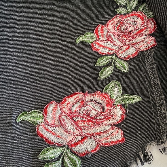 WishList jeans black washed denim rose embroidery ripped raw hem fringe Large - Picture 16 of 16
